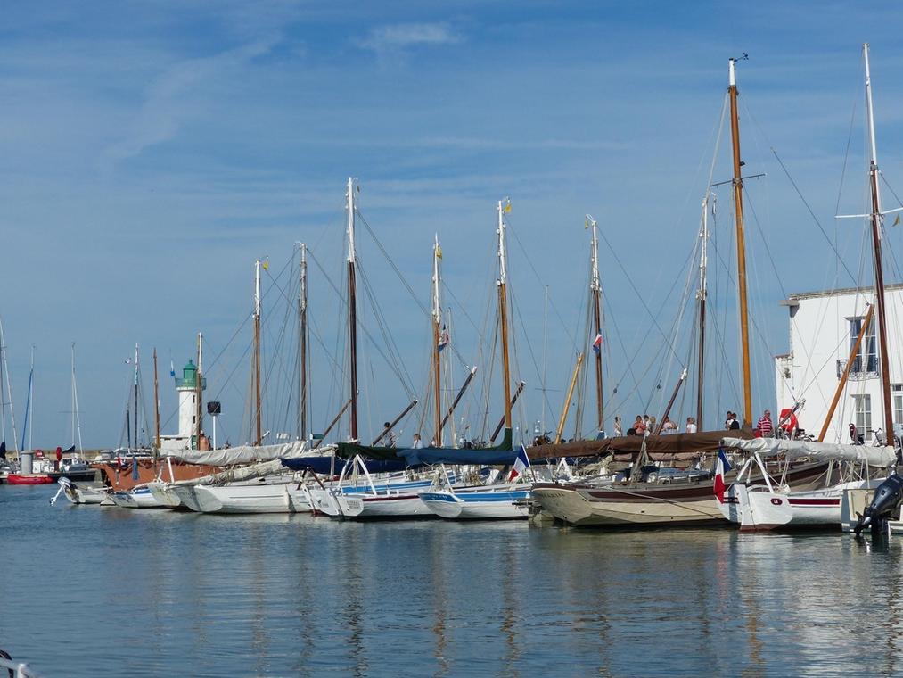 Bateau au port de l'île de Ré