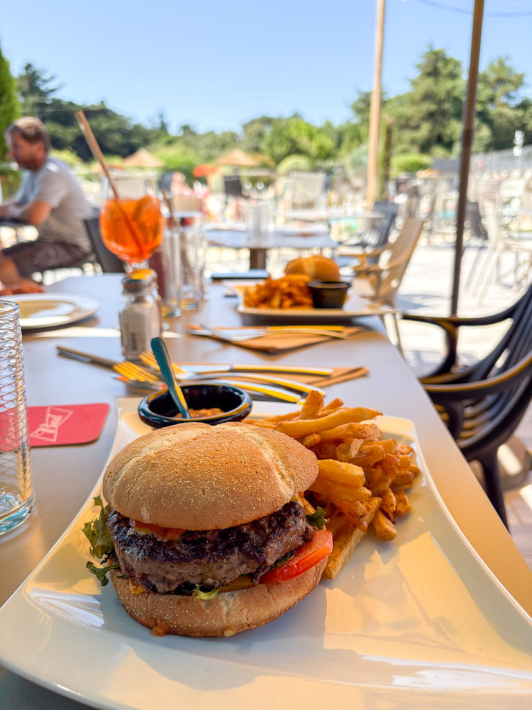 Burger espace aquatique proche Ars en Ré