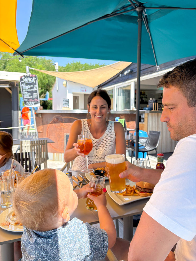 repas en famille au CORMORAN à Ars en Ré